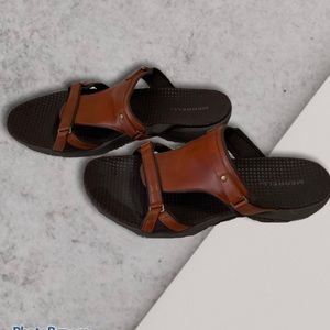 NWOT Merrell leather sandals